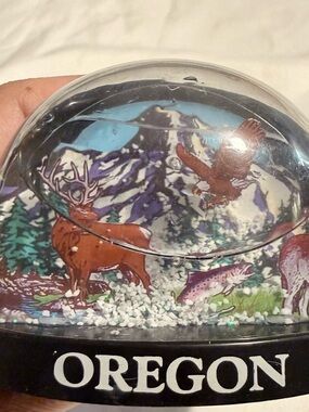 Oregon Souvenir Snow Globe with Wildlife Scene